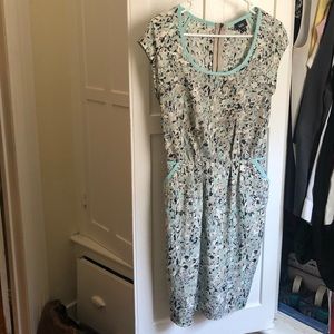 Mossimo floral dress with pockets!